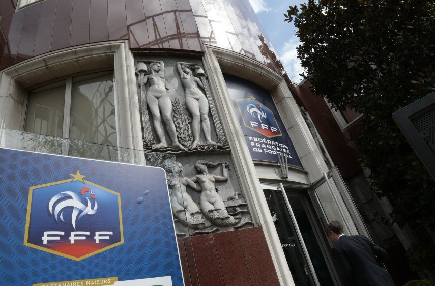 Registran sede de la federación gala de fútbol en caso contra Blatter