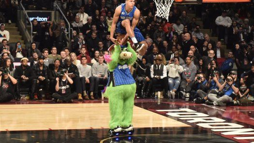Concurso de clavadas de la NBA, éxito en TV e internet