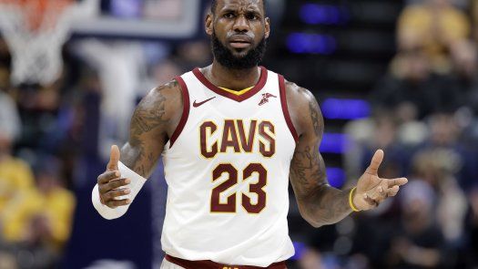 LeBron cerca del club de los 30.000 puntos