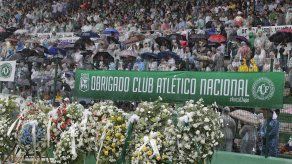 Lluvia y dolor durante las honras a futbolistas muertos