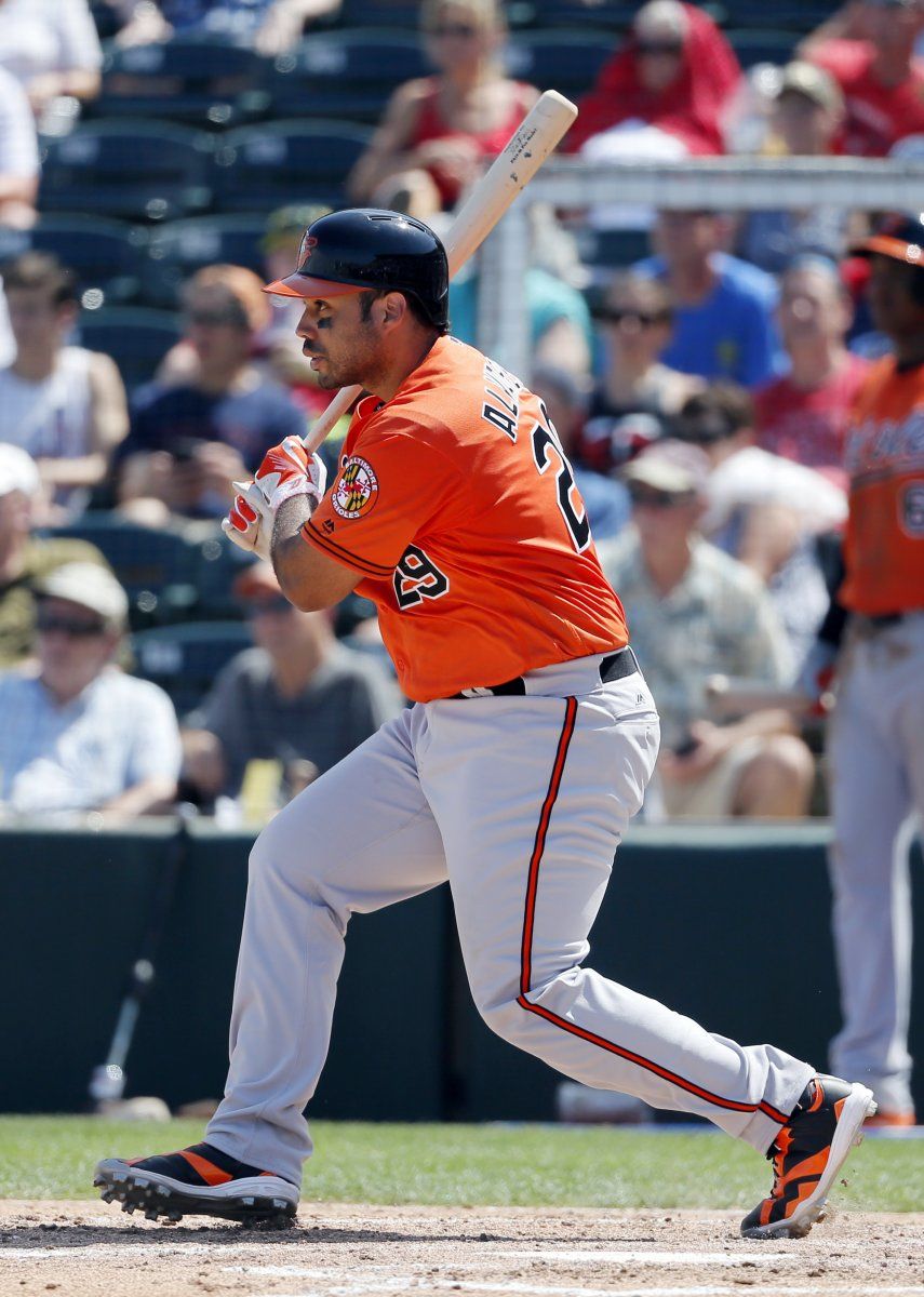 Pedro Álvarez debuta en pretemporada y conecta doble