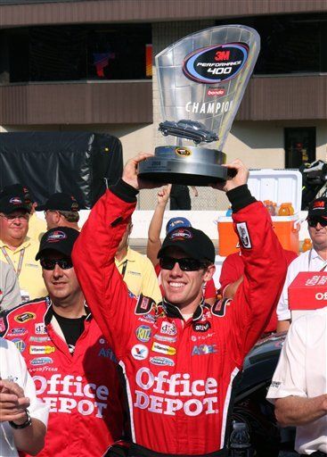 Edwards se lleva 5ta victoria de la temporada en NASCAR