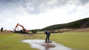 La lluvia obliga a reducir el Abierto Escocés de golf