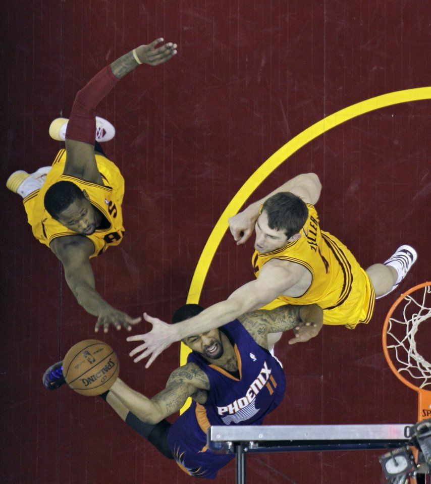 Morris encabeza remontada de Suns