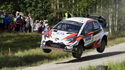 Tänak gana el Rally de Finlandia y regresa a la carrera por el título