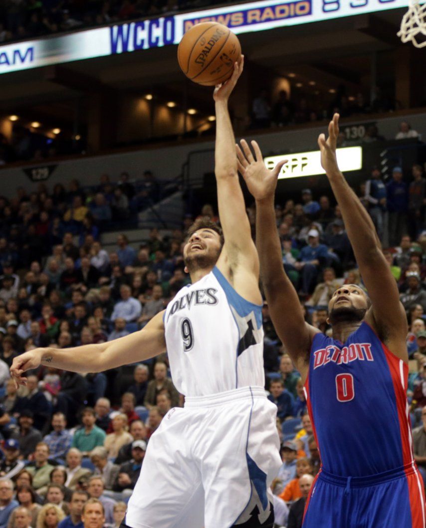 Wolves extienden contrato a Rubio