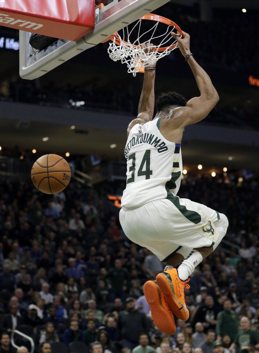 Bucks vencen a Clippers pero Antetokounmpo se lesiona