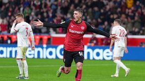 El Bayer Leverkusen goleó al Friburgo con poker de Schick