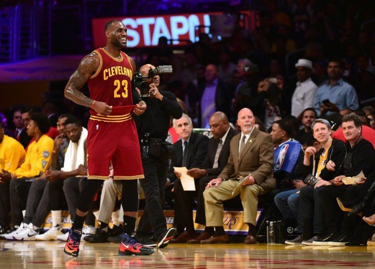 LeBron James se encumbra con 27 puntos en victoria de sus Cavaliers