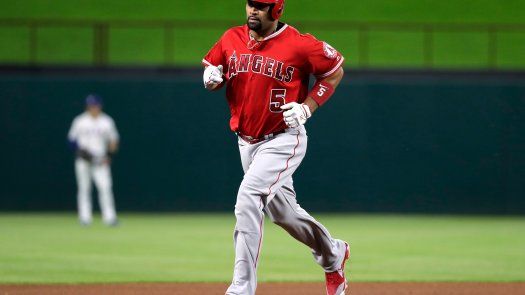 Pujols llega a 616 jonrones y Angelinos vencen a Rangers