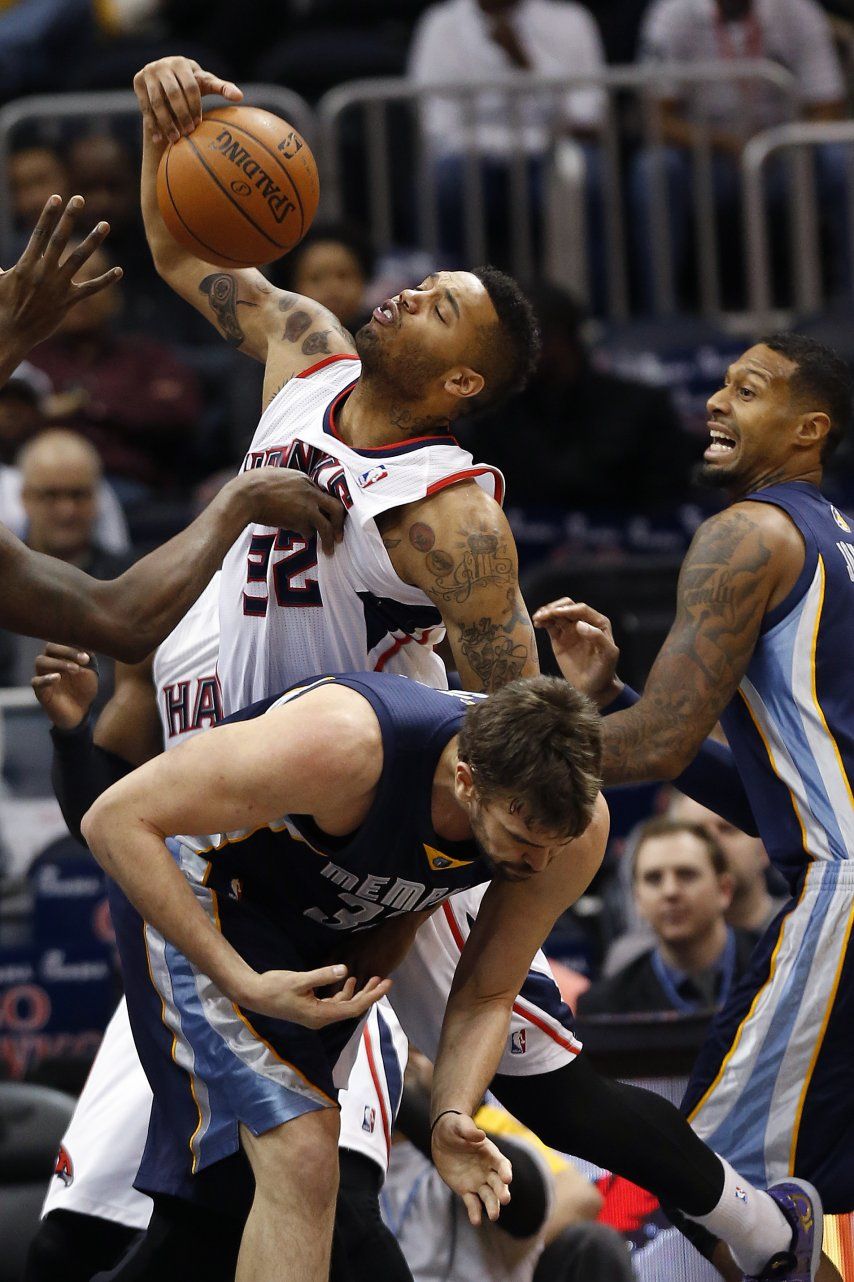 Grizzlies defienden bien y vencen a Hawks