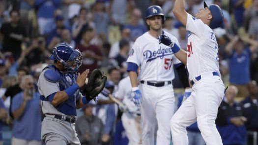 Con jonrón de Muncy, Dodgers derrotan 7-5 a Cachorros