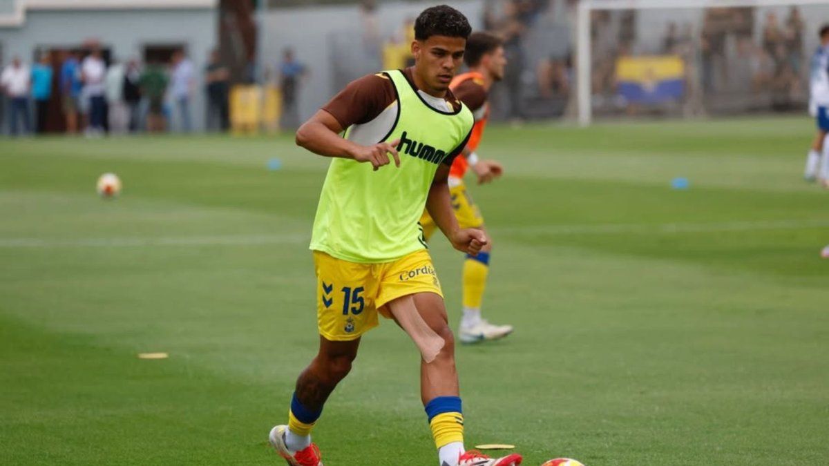 Edward Cedeño sumó minutos como titular con UD Las Palmas en Trofeo Teide