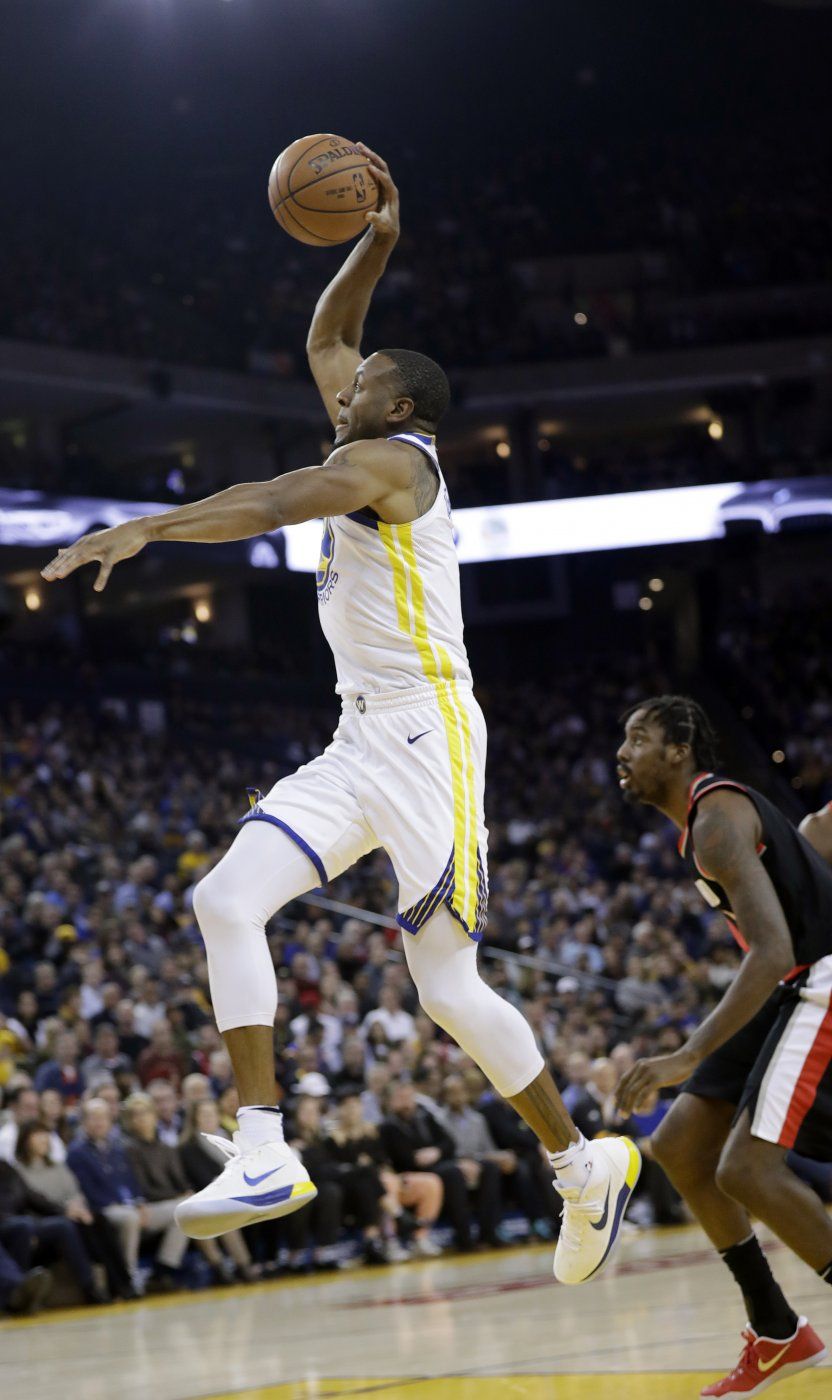 Durant lidera a unos mermados Warriors ante Portland