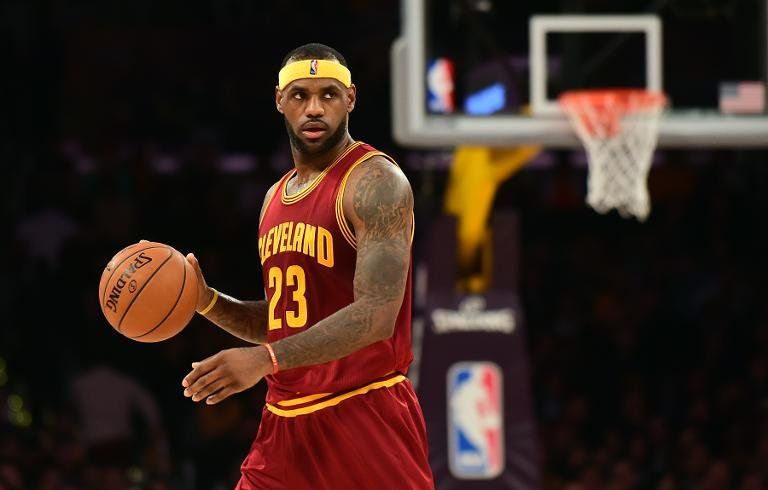 NBA: LeBron hace historia en victoria de los Cavs