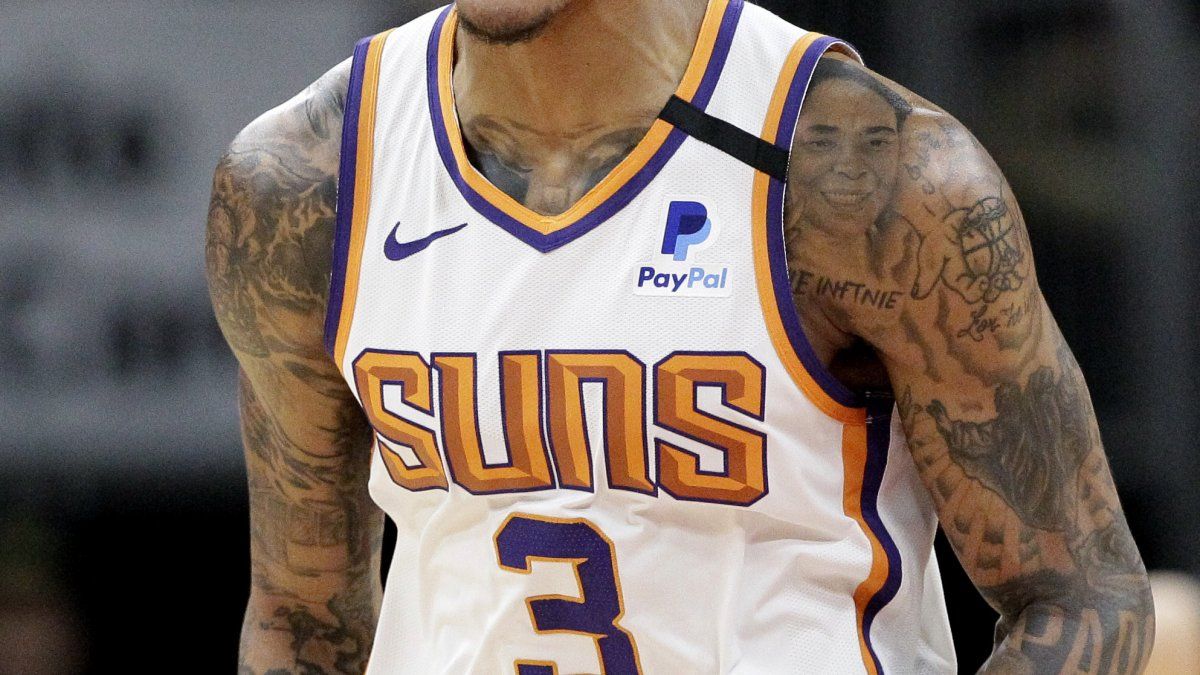 Ayton y Booker lideran victoria de Suns en Chicago