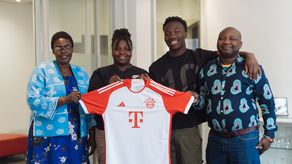 El Bayern Múnich firma a la joya australiana Nestory Irankunda