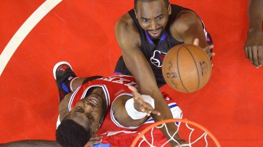 Clippers aplastan 130-99 a los 76ers en 6ta victoria seguida