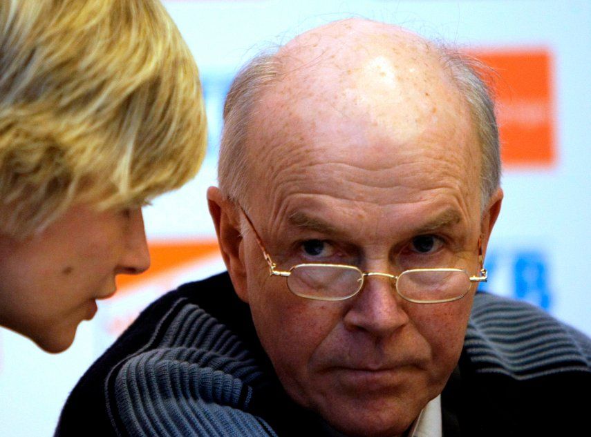 Presidente del biatlón renuncia tras allanamiento en Austria