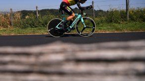 Van Aert sufre una caída en la contrarreloj del Tour