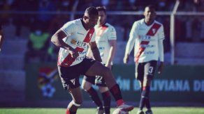 El delantero panameño Jair Catuy anota en Bolivia.