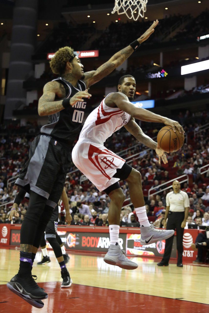 Harden logra triple-doble y Houston gana 132-98 a Kings