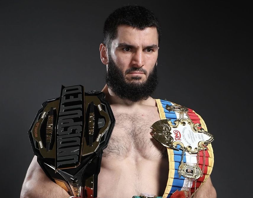 Artur Beterbiev critica a David Benavidez por por no enfrentarlo como se tenía previsto