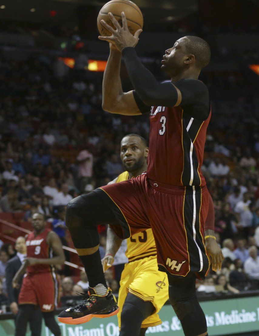 Wade logra hito histórico y Heat arrolla 122-101 a Cavaliers