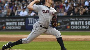 Bauer domina a bates de Medias Blancas en victoria de Indios