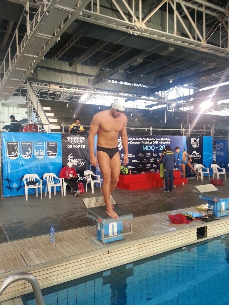 Nadador Edgar Crespo a la final de los 100 metros pecho