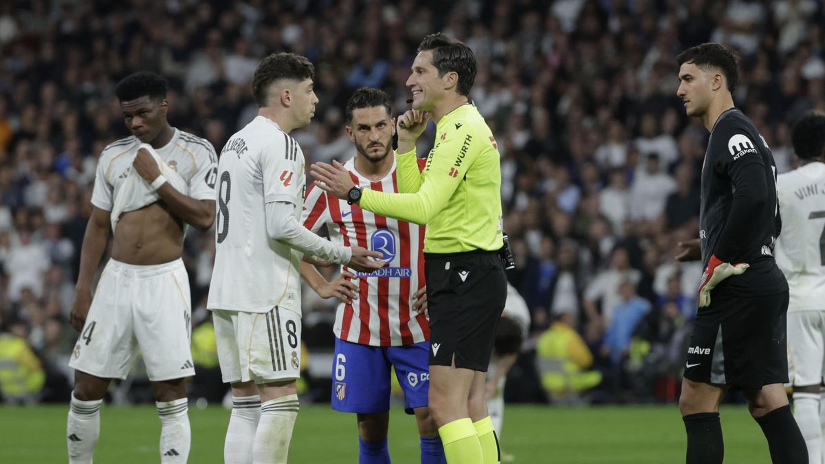 Fede Valverde recibe sanción por la tarjeta roja directa en el derbi Fede Valverde recibe sanción por la tarjeta roja directa en el derbi
