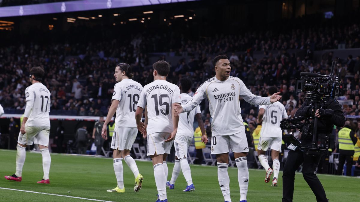 El Real Madrid gana al Levante en un partido de abucheos y silbidos