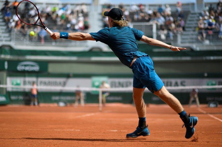 Shapovalov cae en segunda ronda y despeja el camino de Nadal en París