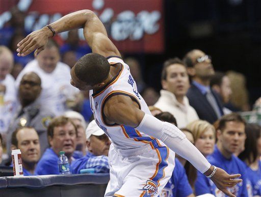 Russell Westbrook será operado de la rodilla