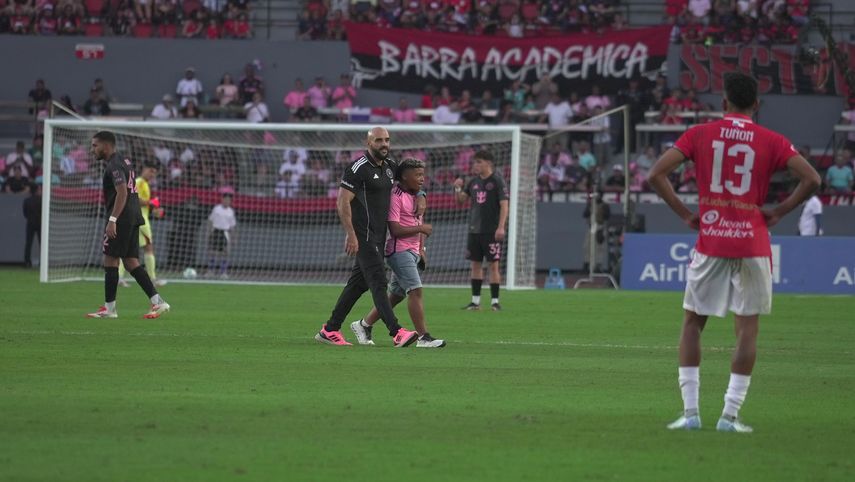 Sporting SM vs Inter Miami: Viral selfie de niño con Lionel Messi y tackleo a Yassine Cheuko