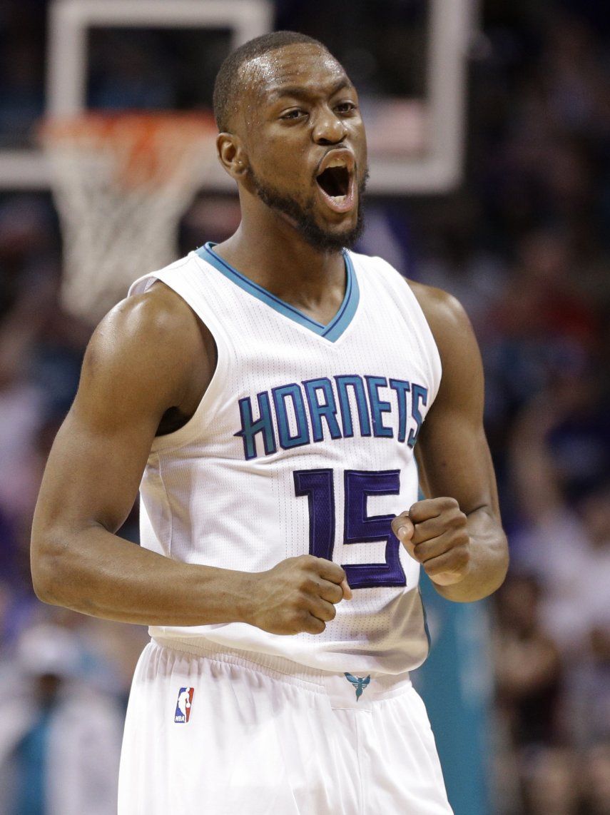 Hornets superan al Heat y empatan la serie de playoffs