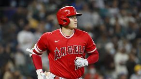 El japonés Shohei Ohtani recibe el premio Players Choice del béisbol