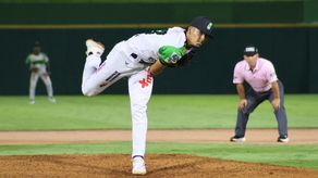Béisbol Juvenil 2026: Luis Aranda despachó cuadrangular y Oeste sigue invicto e 8 fechas