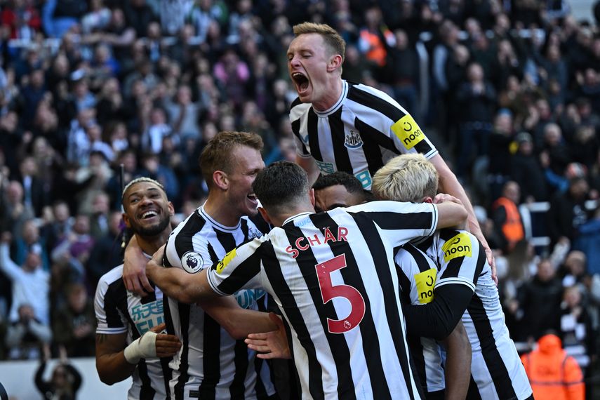Newcastle doblegó al Manchester United en la Premier League