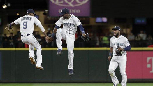 Cruz, Marineros superan jonrones de Trout, ganan a Angelinos