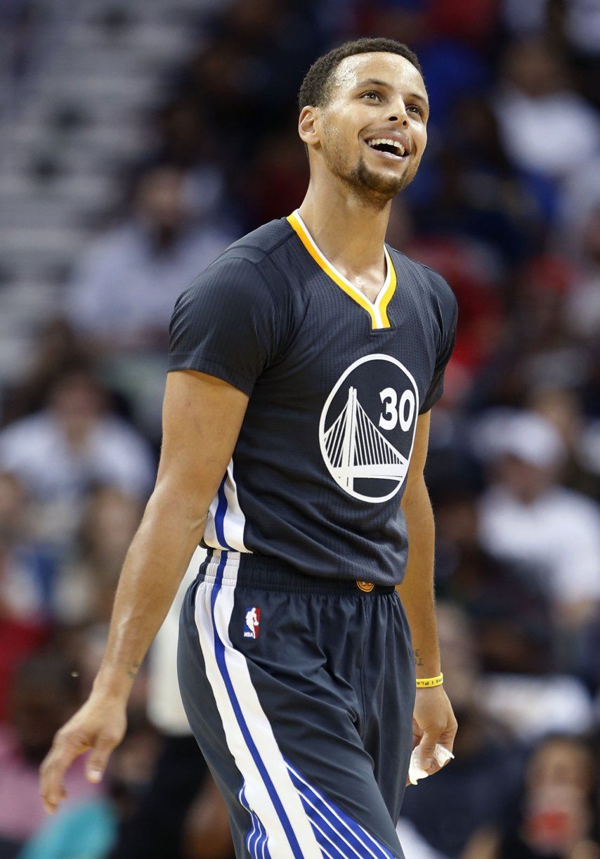 Curry brilla en 3er periodo; Warriors doblegan a Pelicans