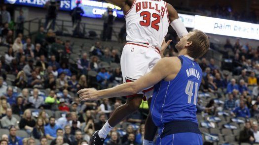 Dunn anota 32 puntos en victoria de Bulls sobre Mavericks