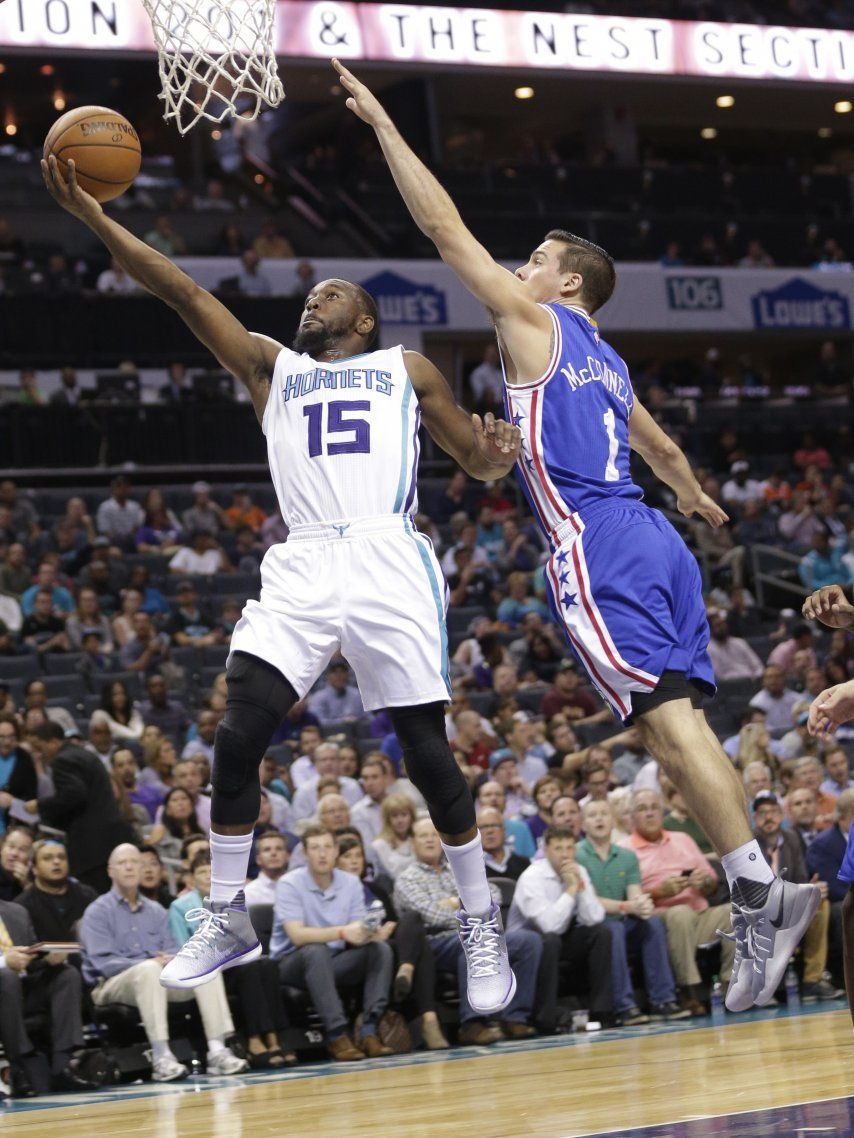 Batum explota en triunfo de Hornets sobre 76ers