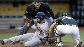 Atléticos remontan 3 carreras