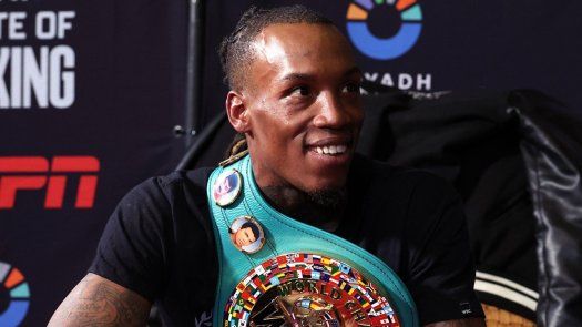 OShaquie Foster supera a Robson Conceicao y recupera título mundial superpluma