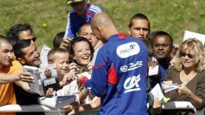 Zidane trata de levantarle la moral a Francia