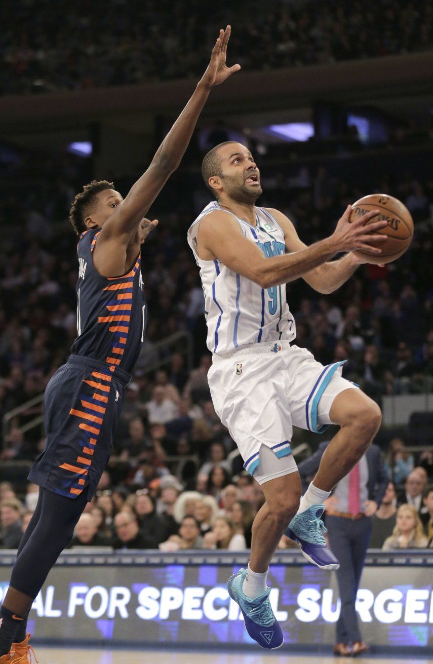 Walker y Lamb lucen, y Hornets gana 119-107 a Knicks