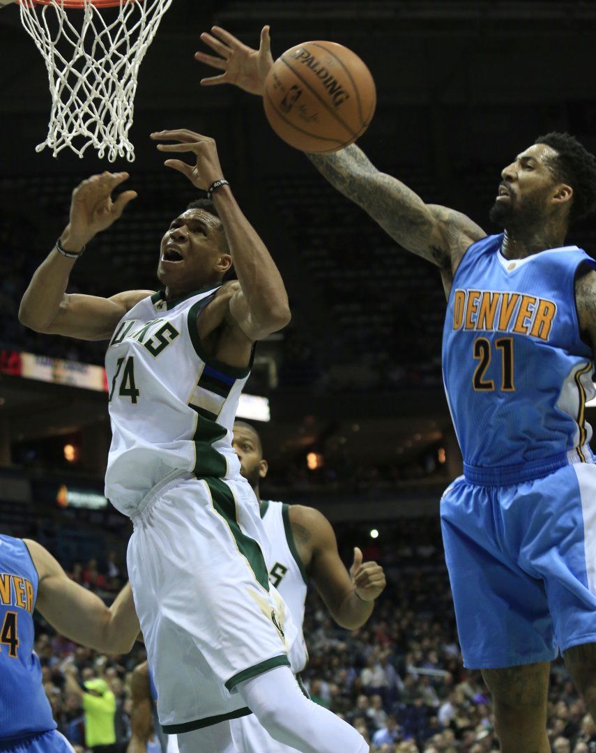 Otro triple-doble de Jokic, Nuggets vencen en Milwaukee