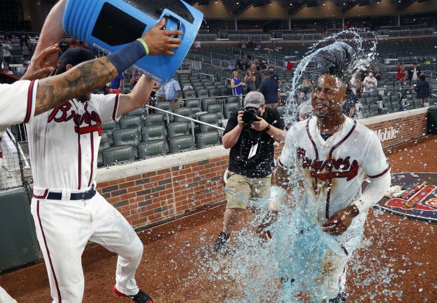 Bravos vencen 5-4 a Rojos con jonrón de Albies en la 11va