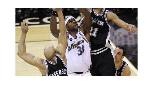 Spurs encadenan quinta victoria seguida ante polémicos Wizards
